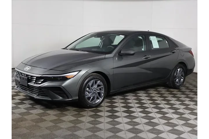 $18293 : Hyundai ELANTRA 2024 SEL 4dr image 6