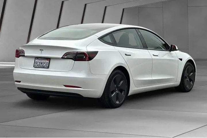 $21900 : Tesla Model 3 2023 4dr Sedan image 4