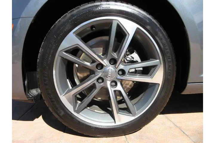 $16975 : Audi A4 2019 Titanium 40 TFS image 8