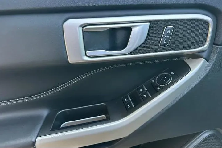 $30089 : Ford Explorer 2023 XLT 4dr S image 10