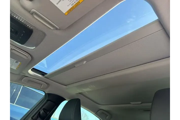 $29998 : Toyota Prius 2024 LE 4dr Hat image 3