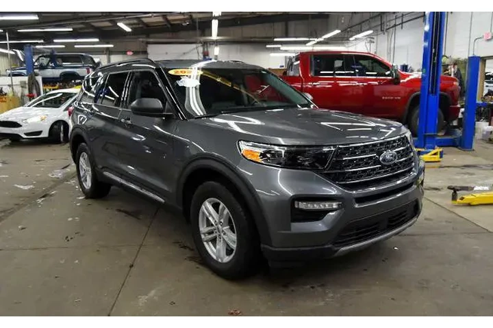 $30600 : Ford Explorer 2023 AWD XLT 4 image 1