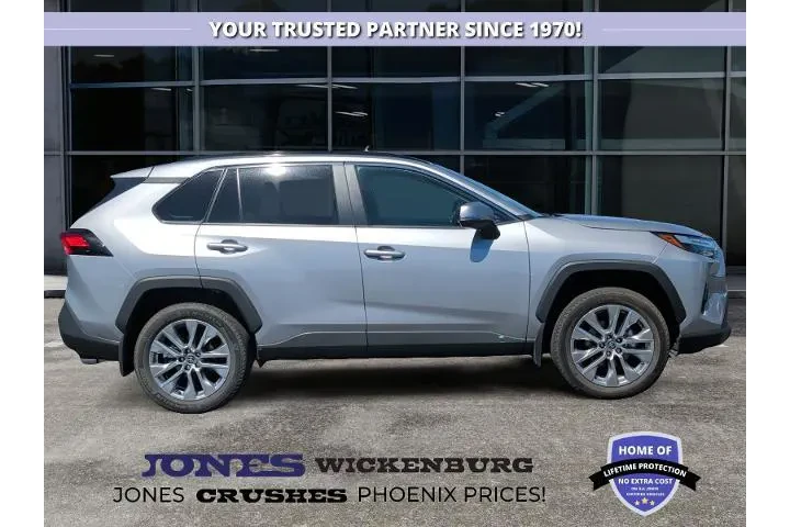 $35995 : Toyota RAV4 2024 AWD XLE Pre image 5