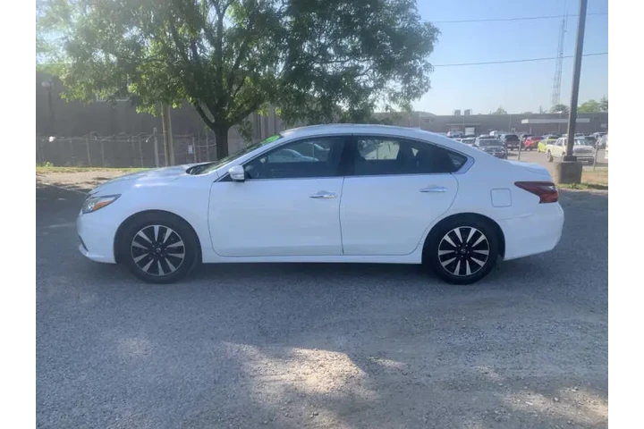$8995 : 2018 Altima 2.5 SL image 3