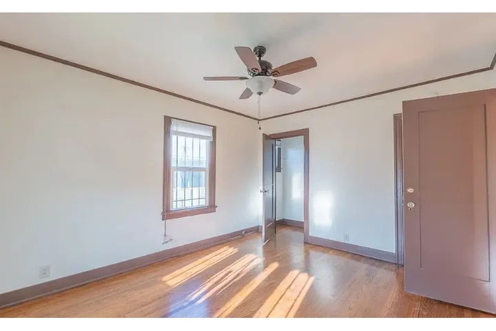 $2399 : Beautiful 3 bedroom home in LA image 6