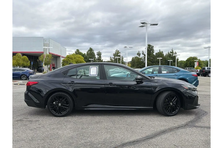 $33870 : Toyota Camry 2025 SE 4dr Sed image 3