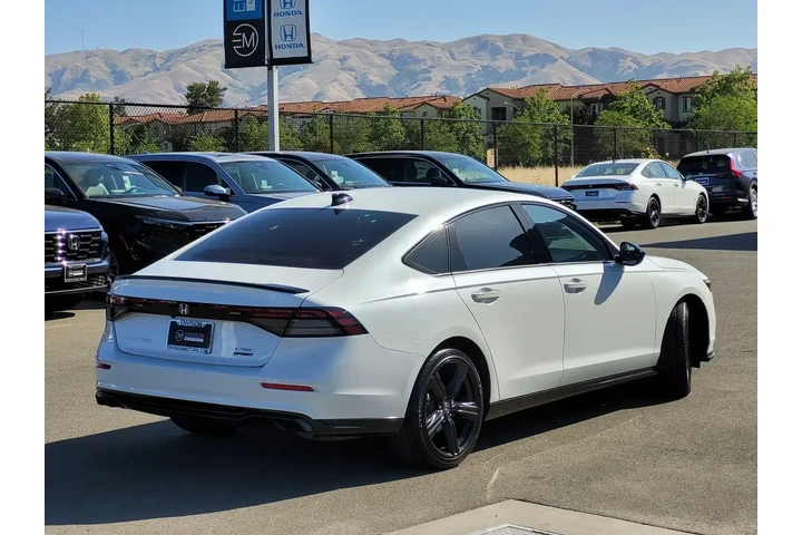 $28998 : Honda Accord Hybrid 2024 Spo image 5