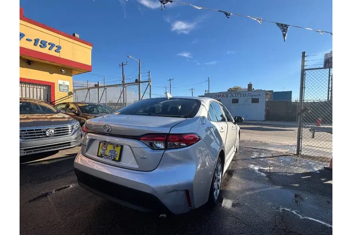 2025 Corolla LE image 9