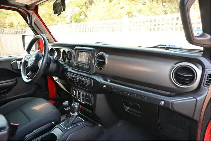 $26029 : Jeep Wrangler 2018 4x4 Sport image 4