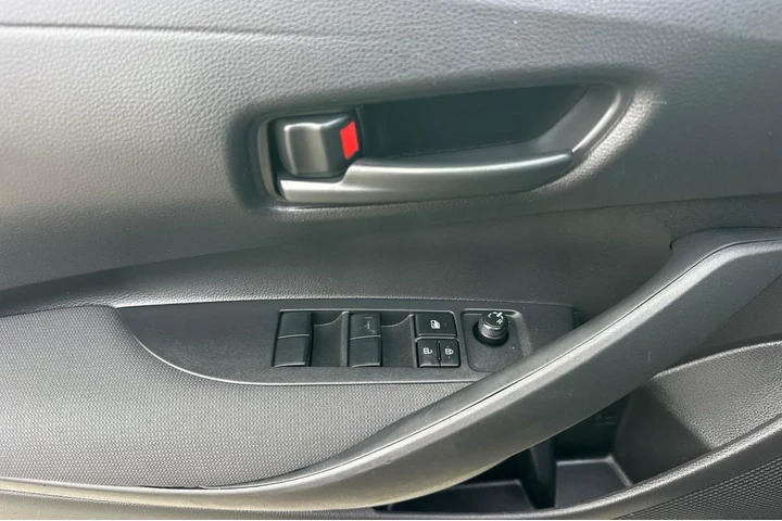 $23900 : Toyota Corolla Hybrid 2025 A image 9