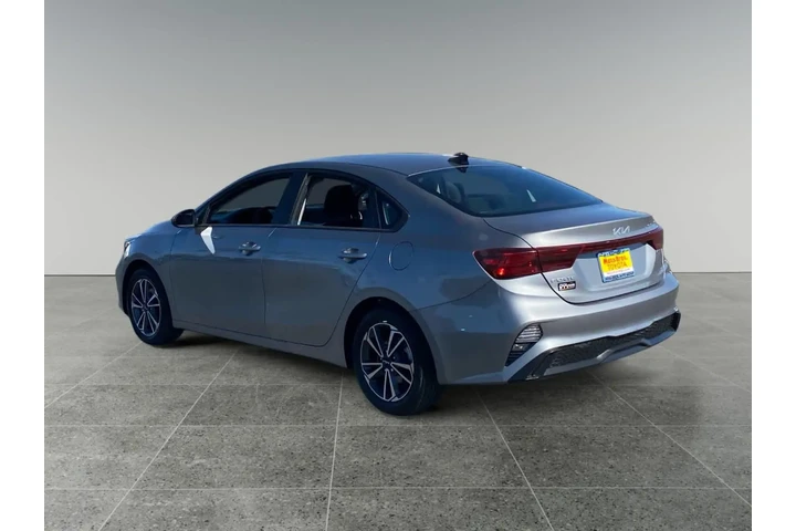 $23340 : Kia Forte 2023 image 3