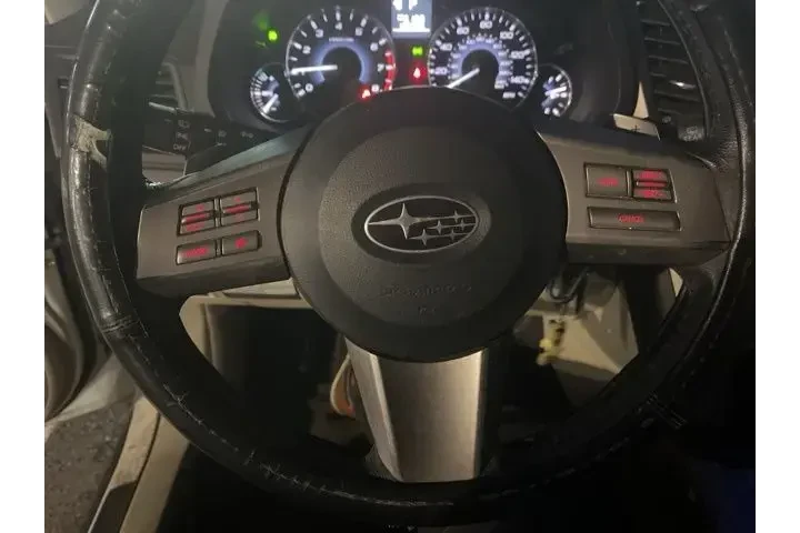 $5989 : Subaru Outback 2011 AWD 2.5i image 9