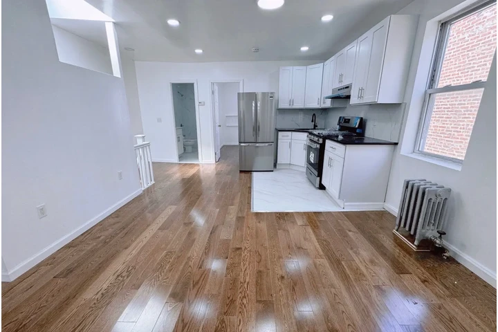 $2600 : Disponible apt/ Ozone park image 6