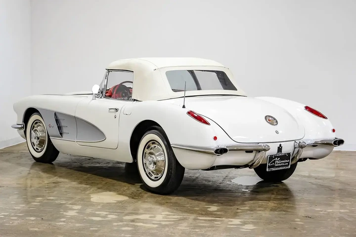 1960 Corvette image 10