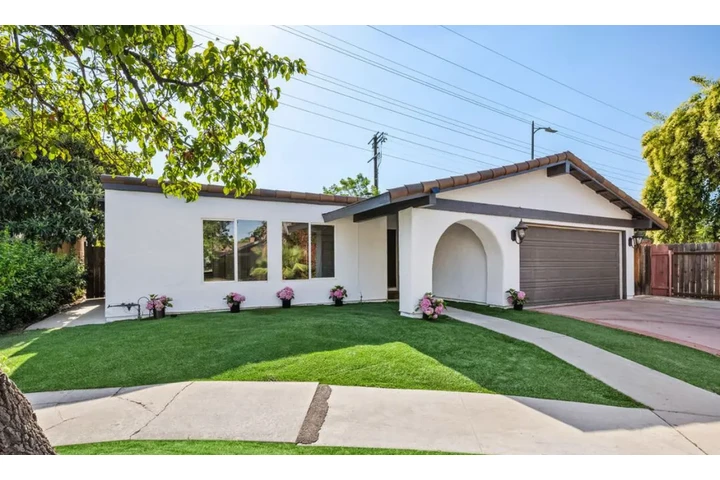 $2485 : 3 bedroom house in Lynwood image 1
