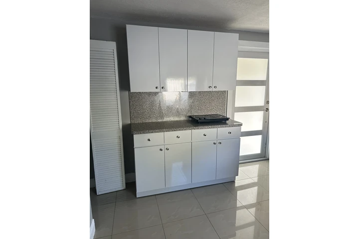 $1700 : Renta efficiency /  un cuarto image 10
