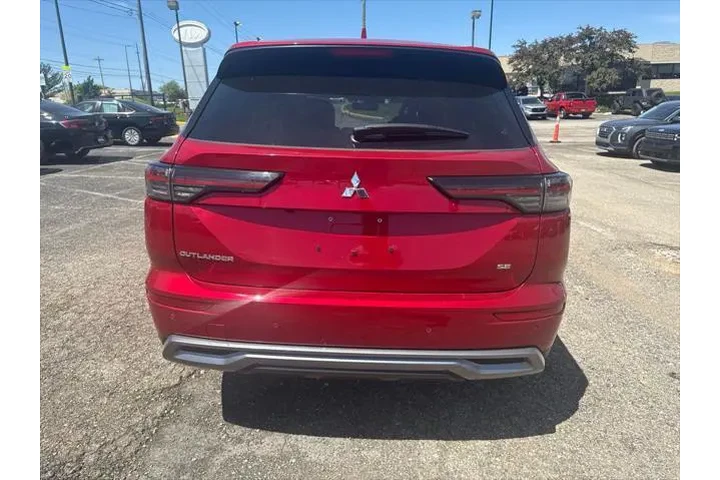 $25477 : Mitsubishi Outlander 2025 SE image 4