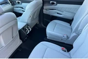 $34999 : Kia Sorento Plug-In Hybrid 2 thumbnail