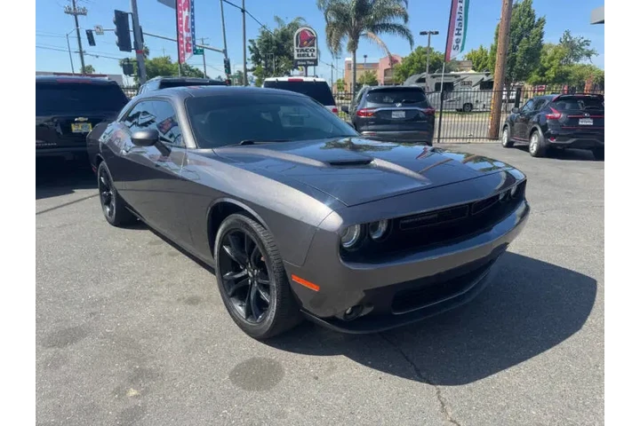 $13498 : 2017 Challenger SXT image 3