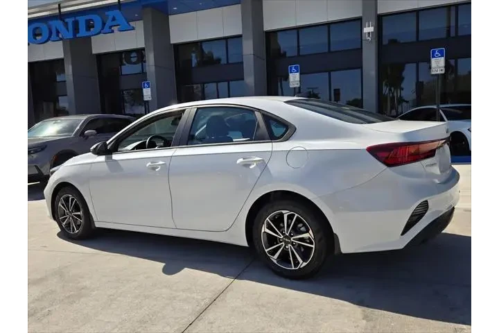 $18448 : Kia Forte 2022 LXS 4dr Sedan image 6