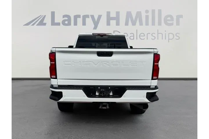 Chevrolet Silverado 2500HD 2 image 4