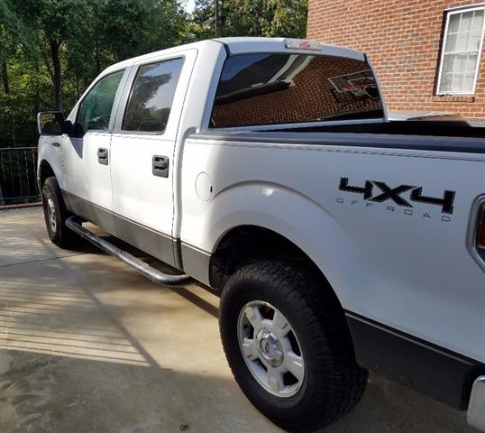 $9000 : 2010 Ford F150 XLT 4x4 4DR image 2