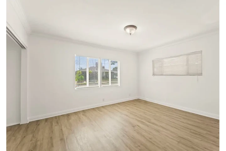 $2400 : 3Bed House in Slauson Ave, LA image 5