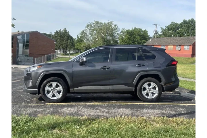 $18999 : 2019 RAV4 XLE image 9