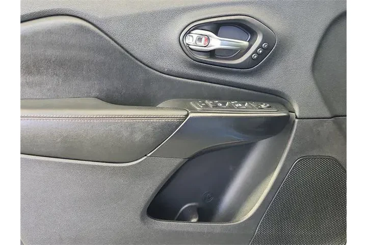 $17699 : Jeep Cherokee 2019 4x4 Trail image 9