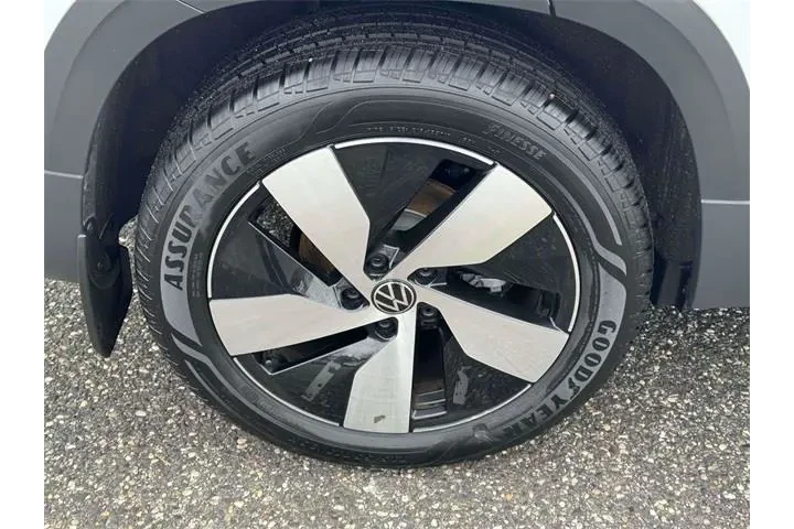 $25650 : Volkswagen Taos 2025 AWD S 4 image 10