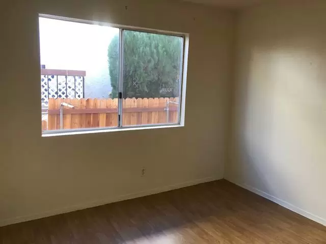 $2395 : 2 Bedroom Apartment in Tujunga image 3