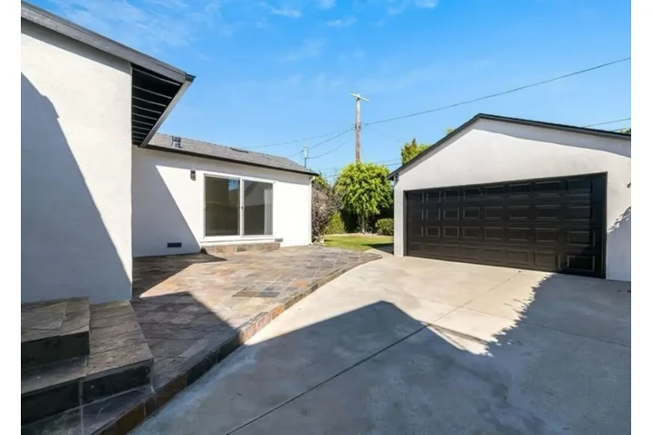 $2425 : 3Bed 2Bath in James M Wood, LA image 9