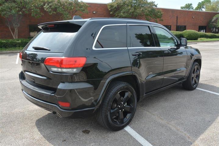 2015 Grand Cherokee Altitude image 6