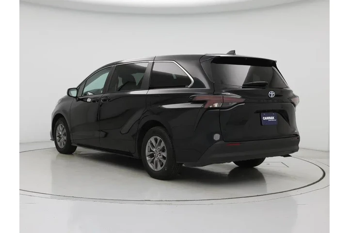 $37998 : Toyota Sienna 2024 LE 8-Pass image 2