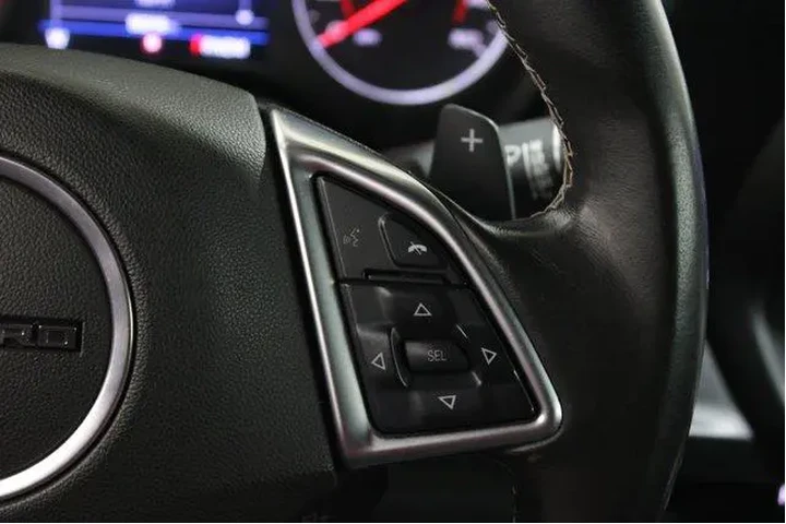 $24988 : Chevrolet Camaro 2020 LT 2dr image 10