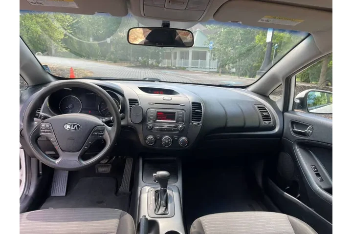 $4500 : 2015 Forte LX image 4