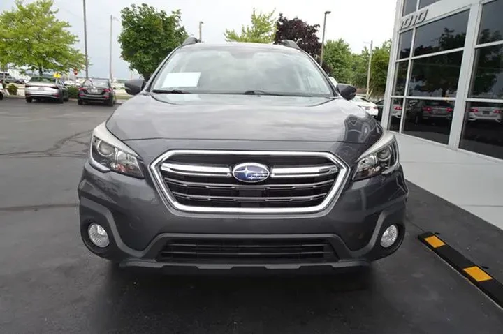 $18999 : 2019 Outback image 3