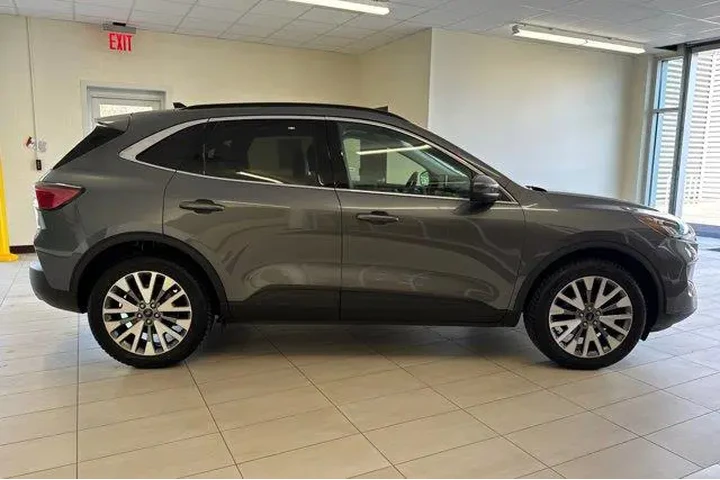 $26510 : Ford Escape 2022 AWD Titaniu image 3