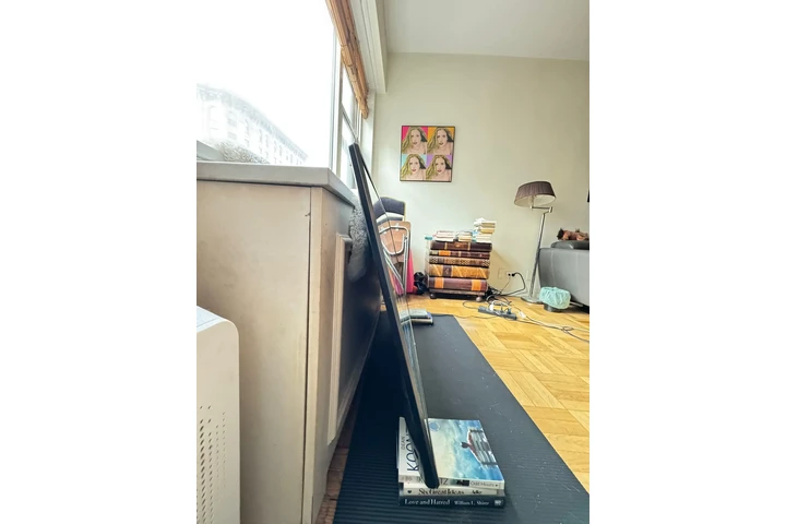 $200 : SMART TV 4K 55 IN BEARELY USED image 3