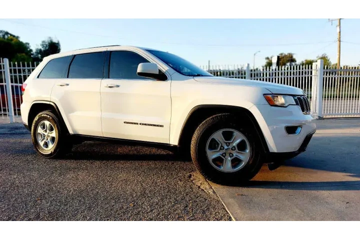 $10990 : 2017 Grand Cherokee Laredo image 5