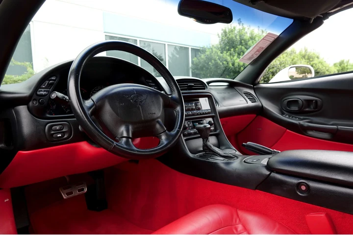 $17990 : 2001 Corvette image 5