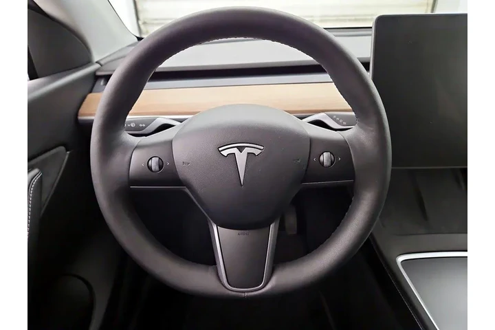 $32998 : Tesla Model Y 2022 AWD Long image 10