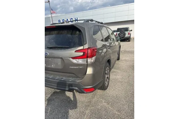 $17800 : Subaru Forester 2019 AWD Pre image 8