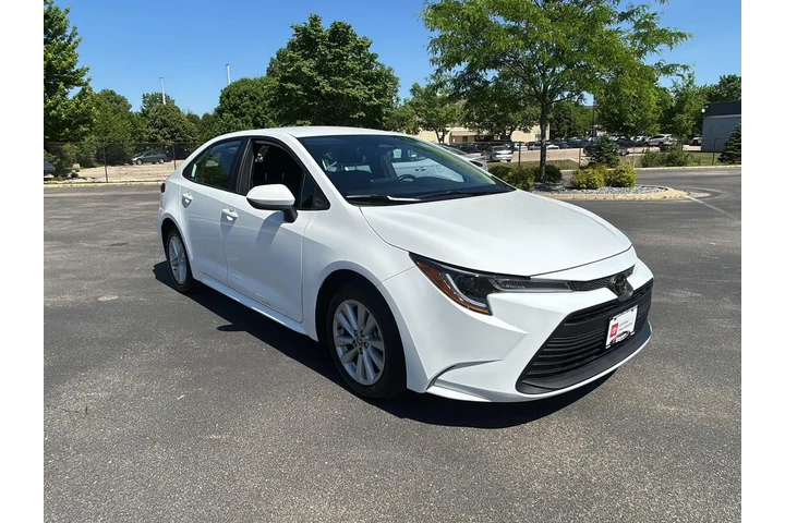 $26444 : Gold Certified 2026 Corolla LE image 10