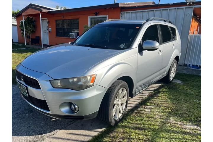 $3900 : Mitsubishi Outlander 2010 image 4