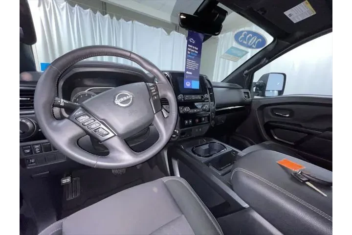 $39995 : Nissan Titan 2023 4x4 SV 4dr image 3
