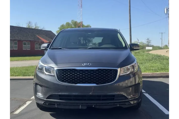 $6999 : 2017 Sedona LX image 4