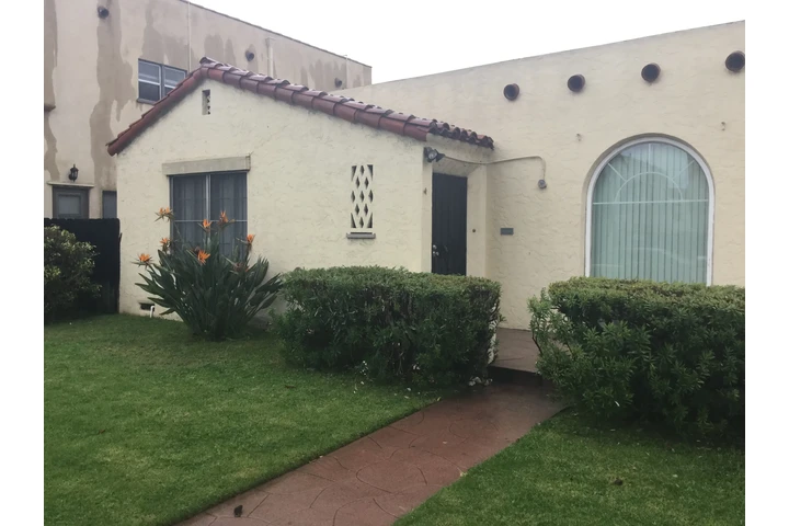 $1300 : Rento Recámara, baño compartid image 5