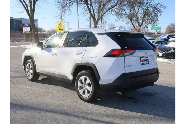$25877 : Toyota RAV4 2024 AWD LE 4dr image 7