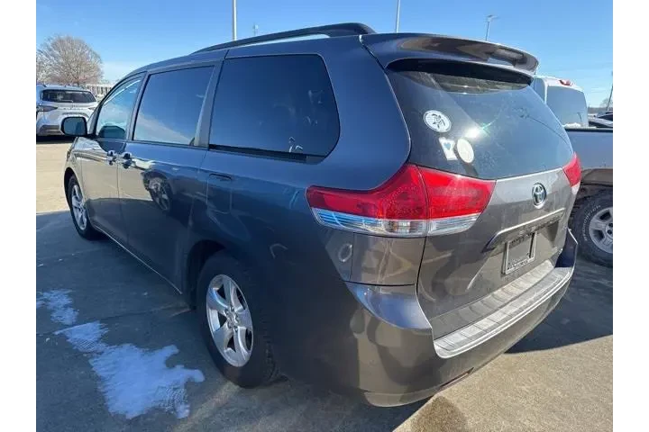 $10988 : Toyota Sienna 2011 LE 8-Pass image 5